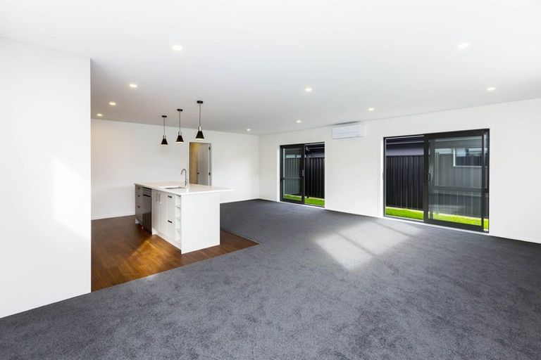Photo of property in 7 Thornbury Lane, Timberlea, Upper Hutt, 5018