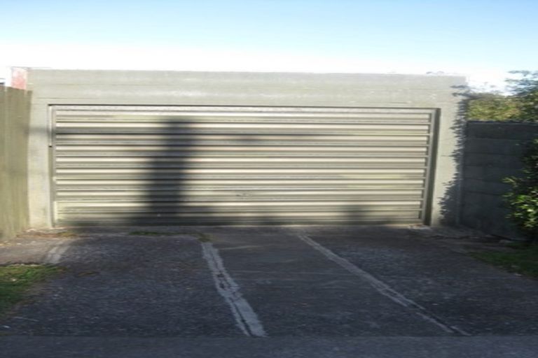 Photo of property in 12 Korotaha Terrace, Rothesay Bay, Auckland, 0630