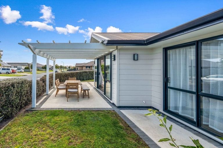 Photo of property in 14 Harding Drive, Papamoa Beach, Papamoa, 3118