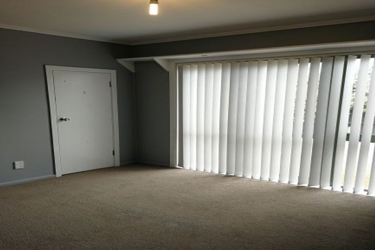 Photo of property in 12 Bamboo Grove, Kelston, Auckland, 0602