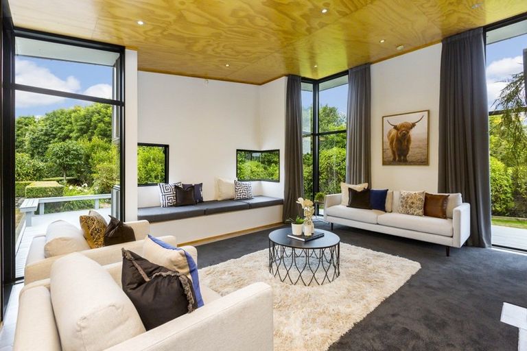 Photo of property in 68 Emerald Hill Drive, Birchville, Upper Hutt, 5018