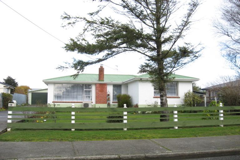 Photo of property in 19 Holloway Street, Waikiwi, Invercargill, 9810