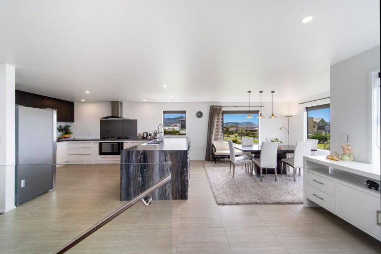 Photo of property in 14 Mariners Haven, One Tree Point, 0118