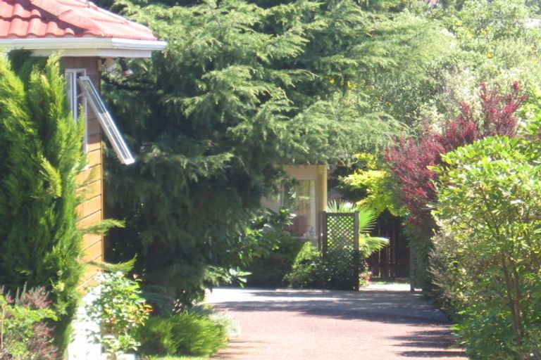 Photo of property in 2/8 Folkestone Street, Murrays Bay, Auckland, 0630