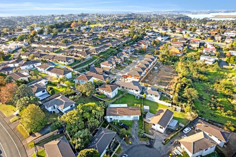 Photo of property in 6 Fernhaven Place, Massey, Auckland, 0614