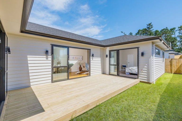 Photo of property in 4 Konoba Avenue, Kumeu, 0810