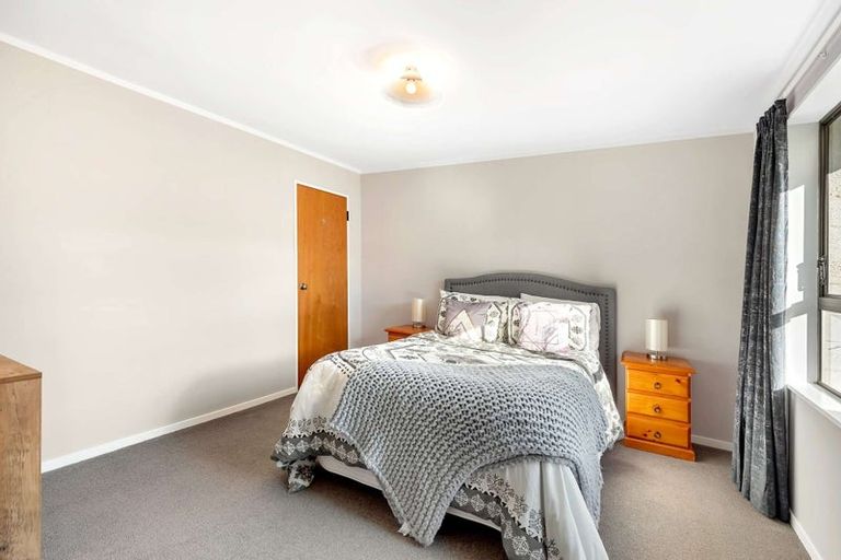 Photo of property in 18 Truscott Grove, Awapuni, Palmerston North, 4412