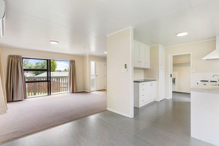 Photo of property in 18 Reinga Place, Massey, Auckland, 0614