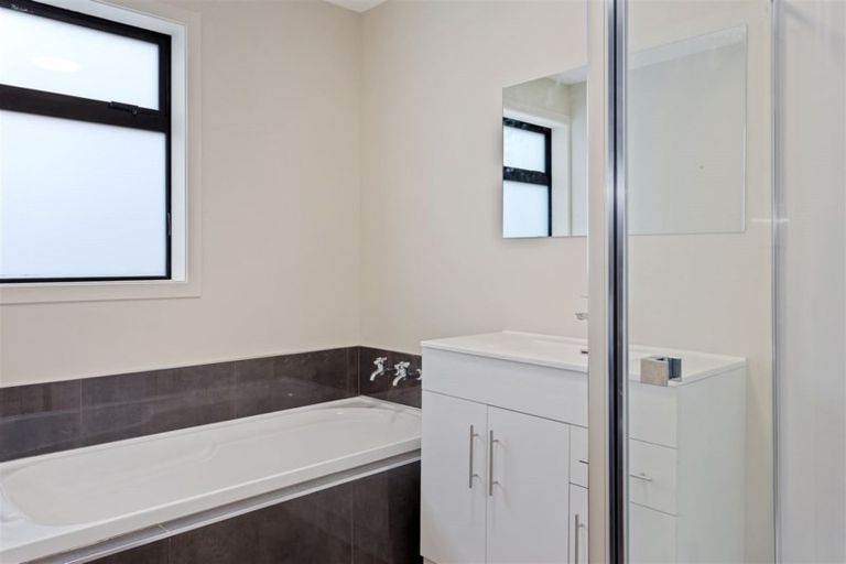 Photo of property in 6 Woodfield Place, Woodend, 7610