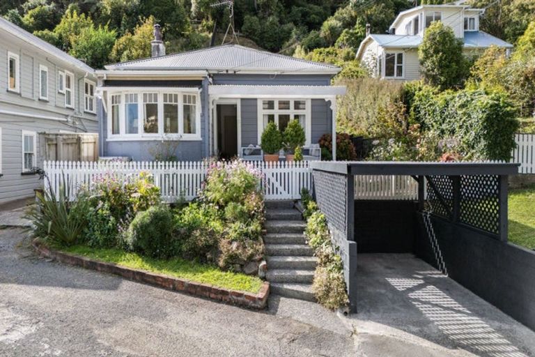 Photo of property in 25 Totara Street, Eastbourne, Lower Hutt, 5013