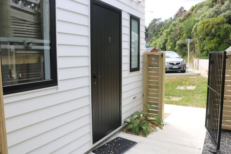 Photo of property in 1 Glen Evans Crescent, Fairfield, Lower Hutt, 5011