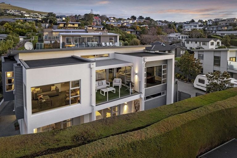 Photo of property in 241 Mount Pleasant Road, Mount Pleasant, Christchurch, 8081