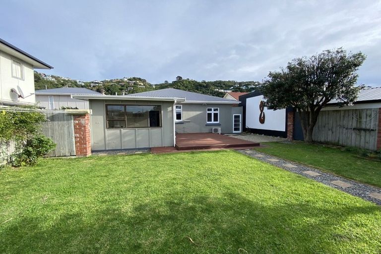Photo of property in 191 Queens Drive, Lyall Bay, Wellington, 6022