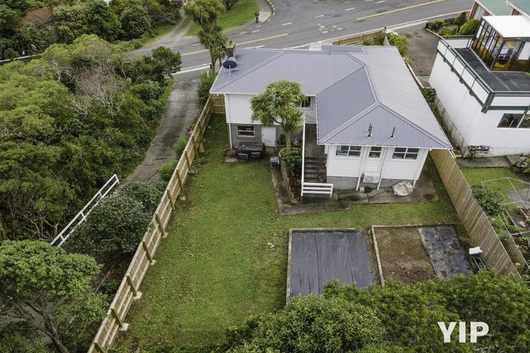 Photo of property in 20 Horokiwi Road West, Newlands, Wellington, 6037