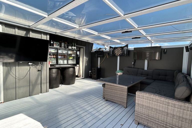 Photo of property in 24 Springtime Crescent, Stanmore Bay, Whangaparaoa, 0932