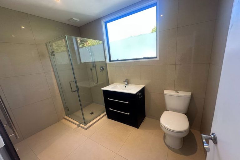 Photo of property in 92 Wynyard Crescent, Fernhill, Queenstown, 9300