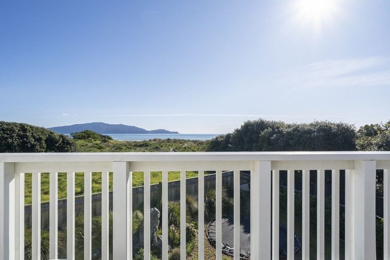 Photo of property in 7 Olliver Grove, Waikanae Beach, Waikanae, 5036