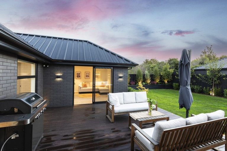 Photo of property in 7 Winning Post Place, Halswell, Christchurch, 8025