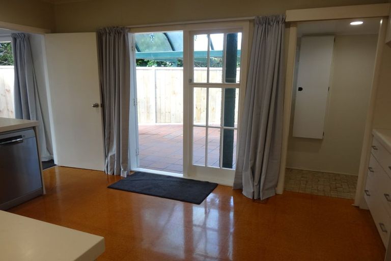 Photo of property in 2 The Anchorage, Sunnyhills, Auckland, 2010