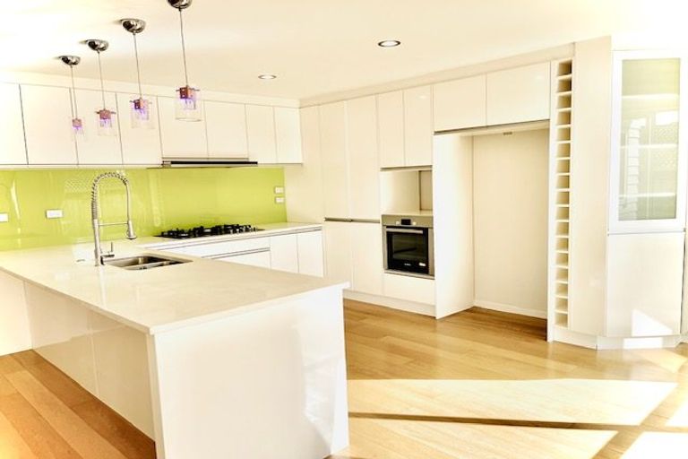 Photo of property in 66a Hutchinsons Road, Bucklands Beach, Auckland, 2014