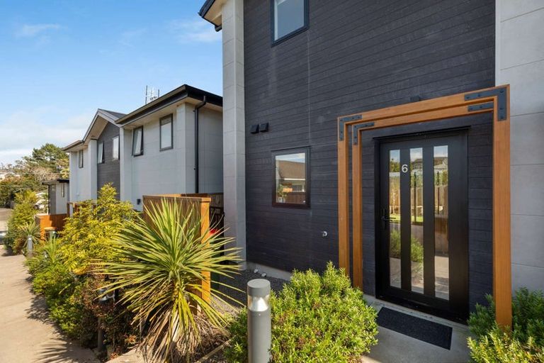 Photo of property in 6/102 Millbrook Road, Sunnyvale, Auckland, 0612