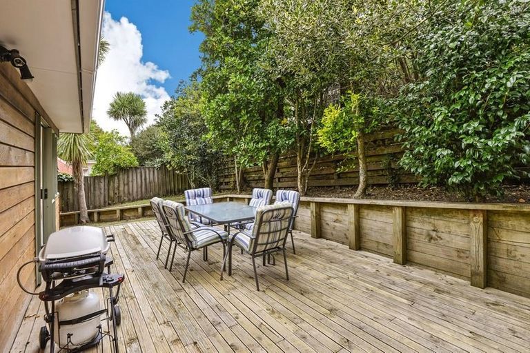 Photo of property in 2/4 Brian Avenue, Forrest Hill, Auckland, 0620