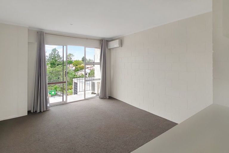 Photo of property in 15 Queen Mary Avenue, New Lynn, Auckland, 0600