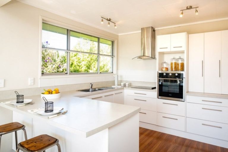 Photo of property in 25 Tauroa Road, Havelock North, 4130