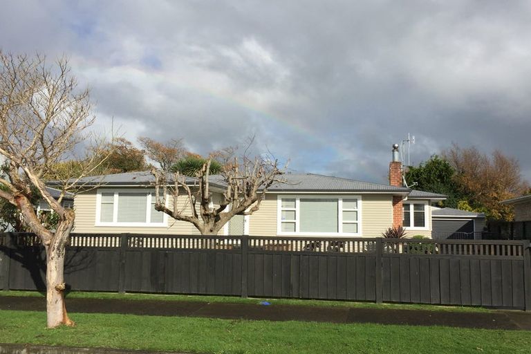 Photo of property in 18 Richmond Avenue, Takaro, Palmerston North, 4410