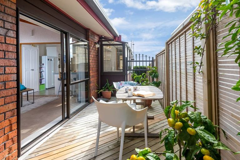 Photo of property in 1/12 Takutai Avenue, Bucklands Beach, Auckland, 2012