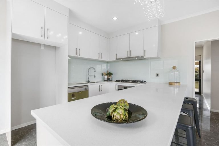 Photo of property in 11 Veneta Close, Flat Bush, Auckland, 2019