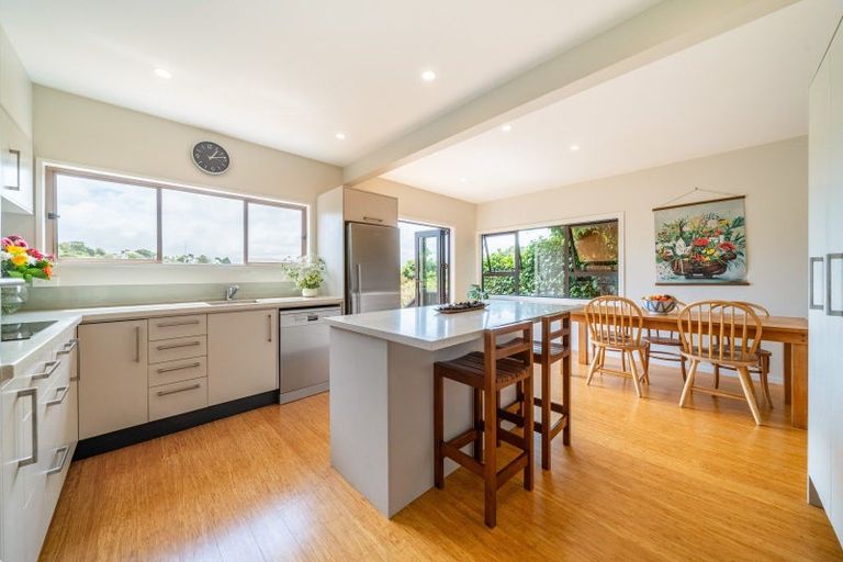 Photo of property in 13 Bayview Road, Paremata, Porirua, 5024