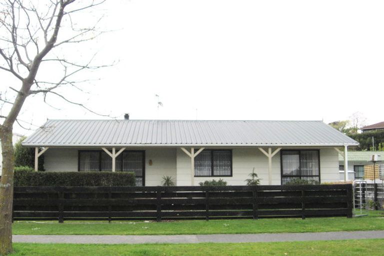 Photo of property in 44a Aquarius Drive, Kawaha Point, Rotorua, 3010