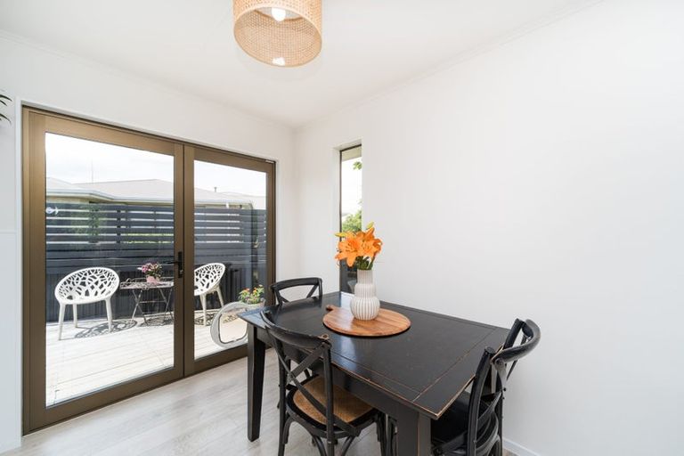 Photo of property in 27 Hillcrest Drive, Kelvin Grove, Palmerston North, 4414