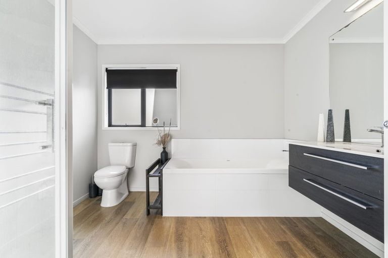 Photo of property in 50 Harbour Crest Drive, Waiuku, 2123