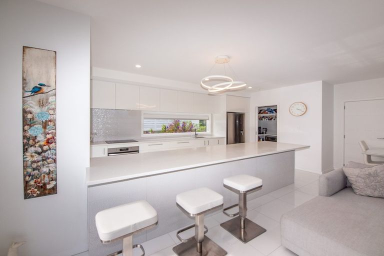 Photo of property in 5 Farnworth Terrace, Churton Park, Wellington, 6037