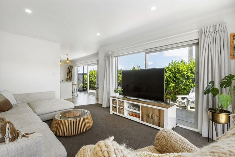 Photo of property in 17 Karauria Lane, Orewa, 0931