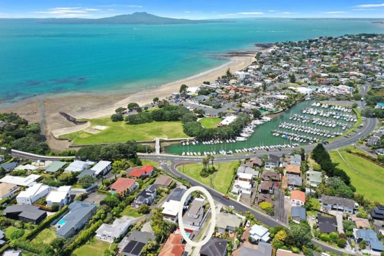 Photo of property in 9 Commodore Parry Road, Castor Bay, Auckland, 0620