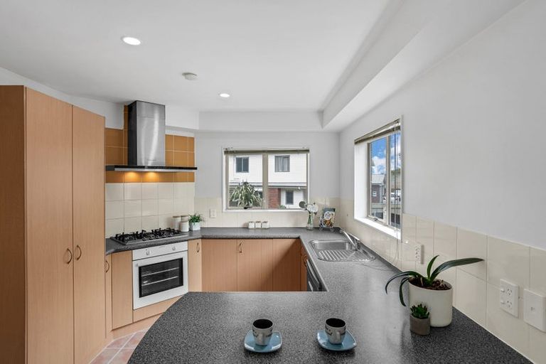 Photo of property in 1/17 Charlenne Close, Ranui, Auckland, 0612