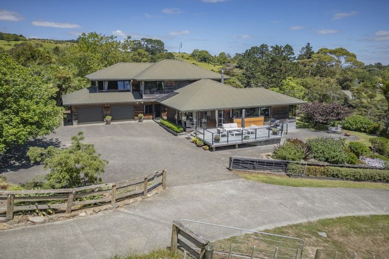 Photo of property in 300 Hunua Road, Hunua, Papakura, 2583