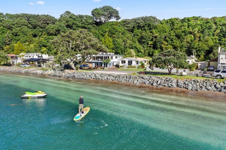 Photo of property in 12 Matakatia Parade, Matakatia, Whangaparaoa, 0930