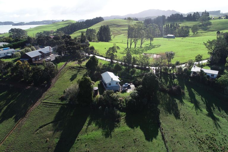 Photo of property in 15 Fosters Road, Mangonui, 0494