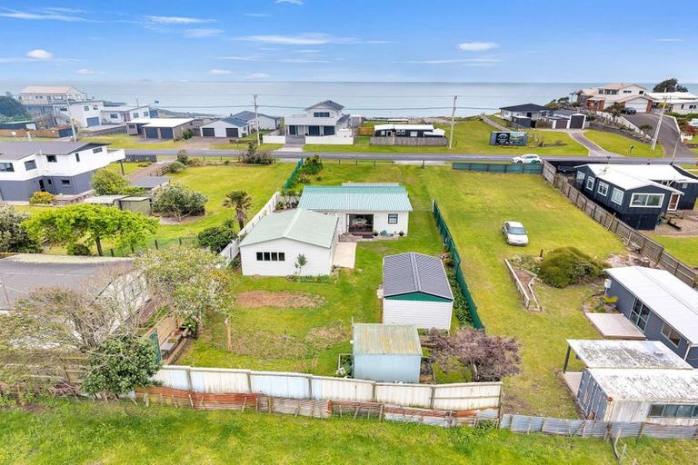Photo of property in 100 Pukehina Parade, Pukehina, 3189