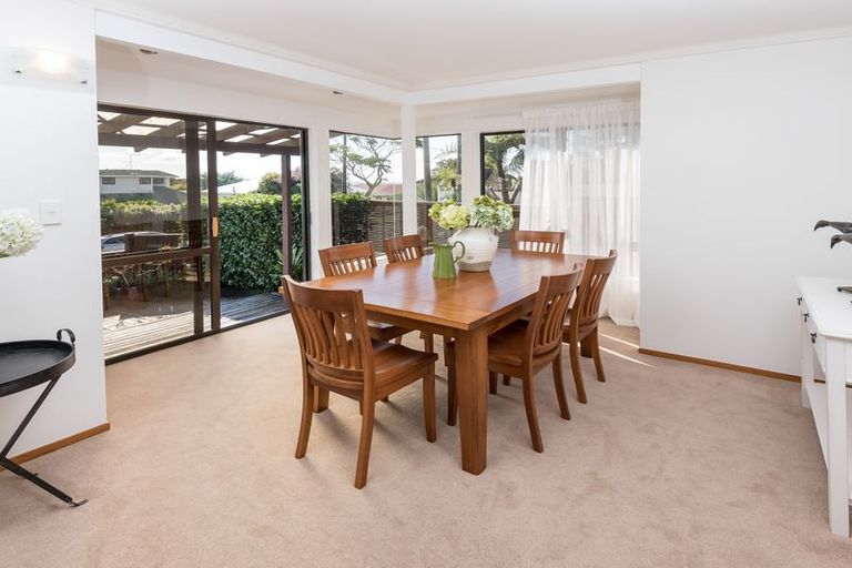 Photo of property in 1/12 Takutai Avenue, Bucklands Beach, Auckland, 2012