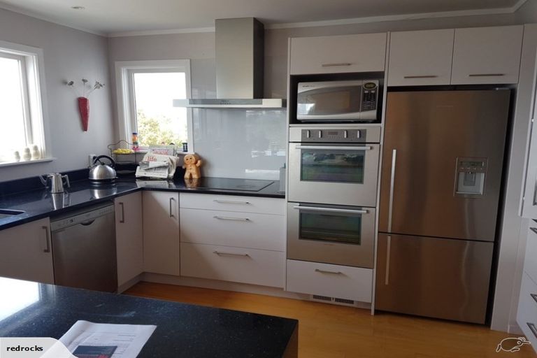 Photo of property in 42 Fortification Road, Karaka Bays, Wellington, 6022