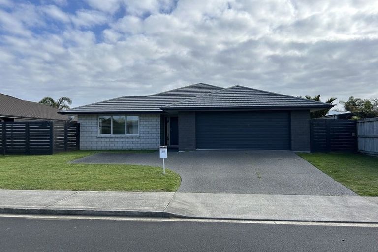 Photo of property in 41 Butterworth Crescent, Papamoa Beach, Papamoa, 3118