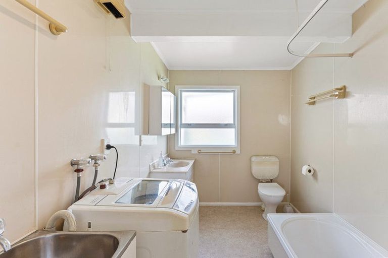 Photo of property in 28 Drake Street, Waikawa Beach, Levin, 5573