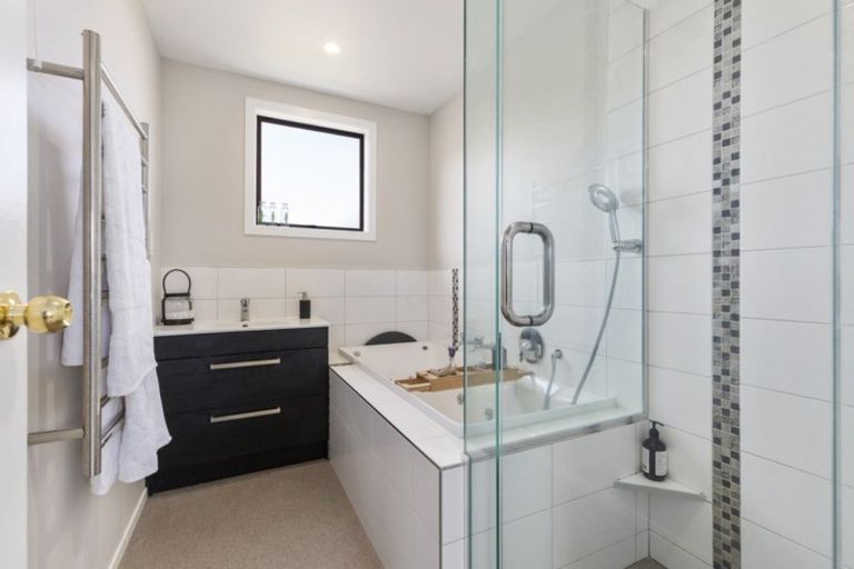 Photo of property in 1a Sunshine Rise, Raglan, 3225