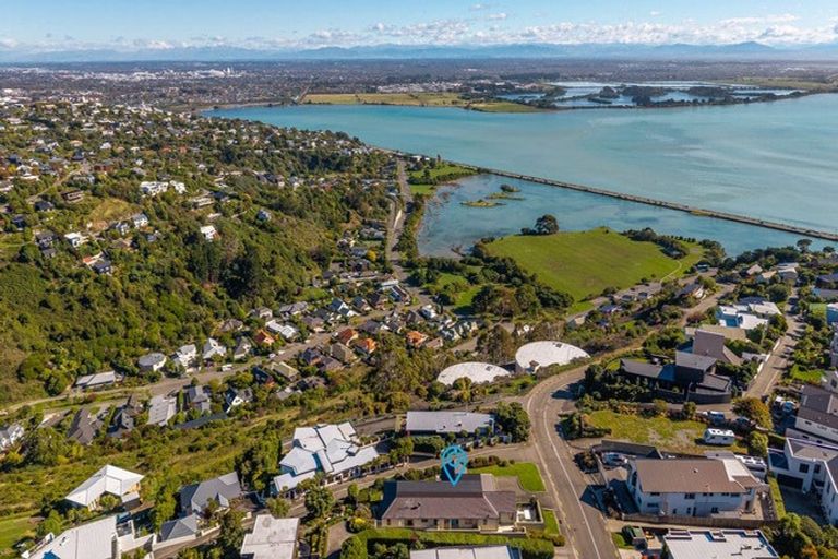 Photo of property in 60 Glenstrae Road, Redcliffs, Christchurch, 8081