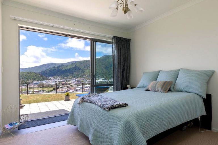 Photo of property in 10 Harbour View Heights, Picton, 7220